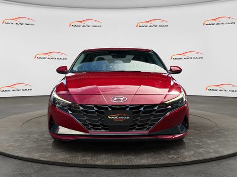 Used 2022 Hyundai Elantra Limited w/ Cargo Package FWD image 3