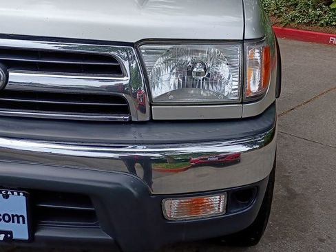 Used 2000 Toyota 4Runner SR5 AWD/4WD image 10