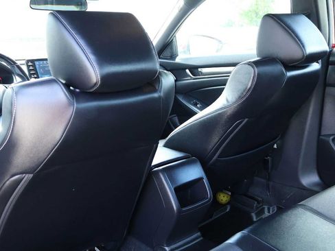 Used 2018 Honda Accord Sport image 12
