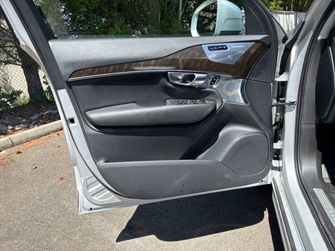 Used 2018 Volvo XC90 T6 Momentum w/ Convenience Package AWD/4WD image 17
