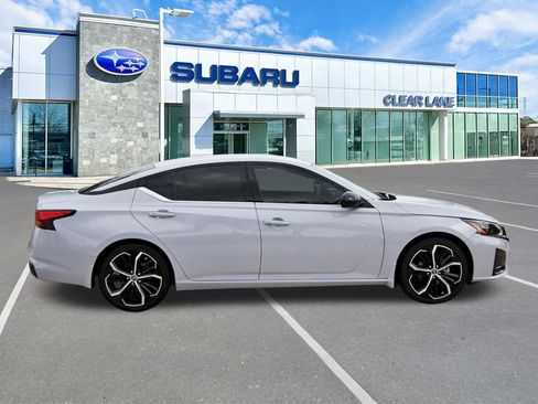 Used 2024 Nissan Altima 2.5 SR FWD image 7