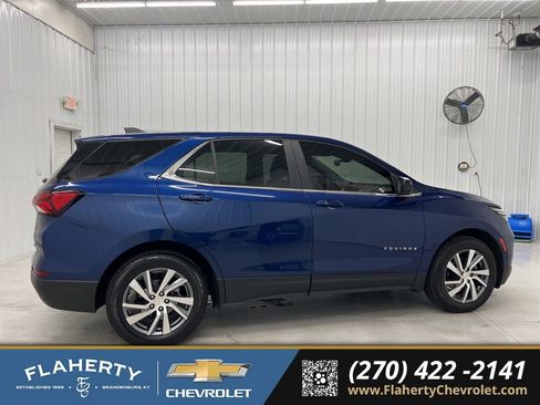 Used 2023 Chevrolet Equinox LT image 2