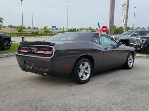 Used 2023 Dodge Challenger SXT image 5