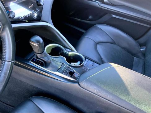 Used 2020 Toyota Camry XSE image 15