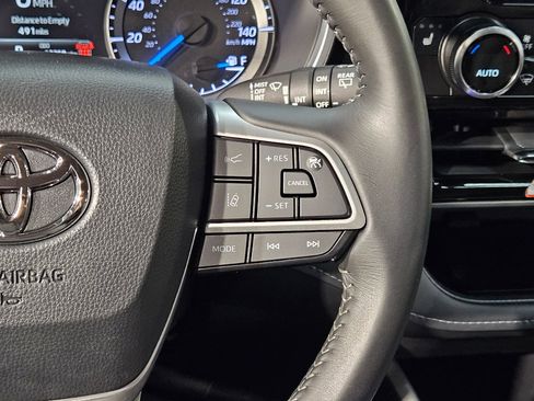 Certified 2025 Toyota Highlander XLE image 29