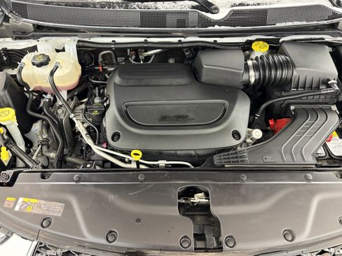 Used 2025 Chrysler Pacifica Select image 10