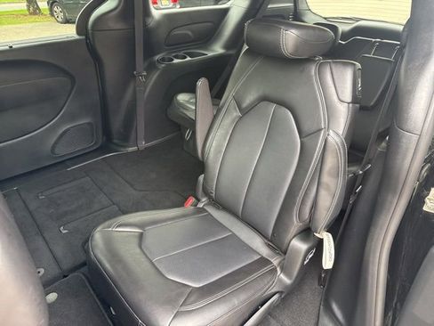 Used 2025 Chrysler Pacifica Select FWD image 20