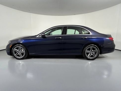 Used 2022 Mercedes-Benz E 350 4MATIC Sedan w/ AMG Line Exterior image 4