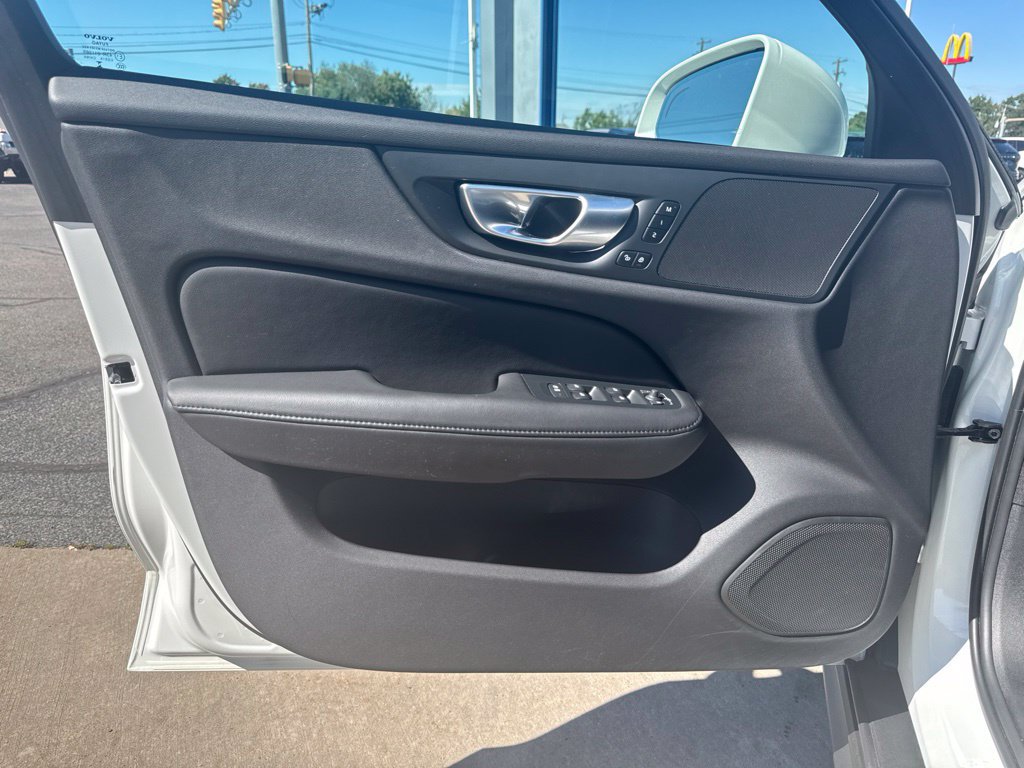 Used 2024 Volvo V60 B5 Cross Country Plus w/ Protection Package Premier AWD/4WD image 17