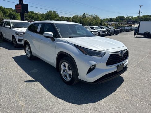 Used 2023 Toyota Highlander LE image 7