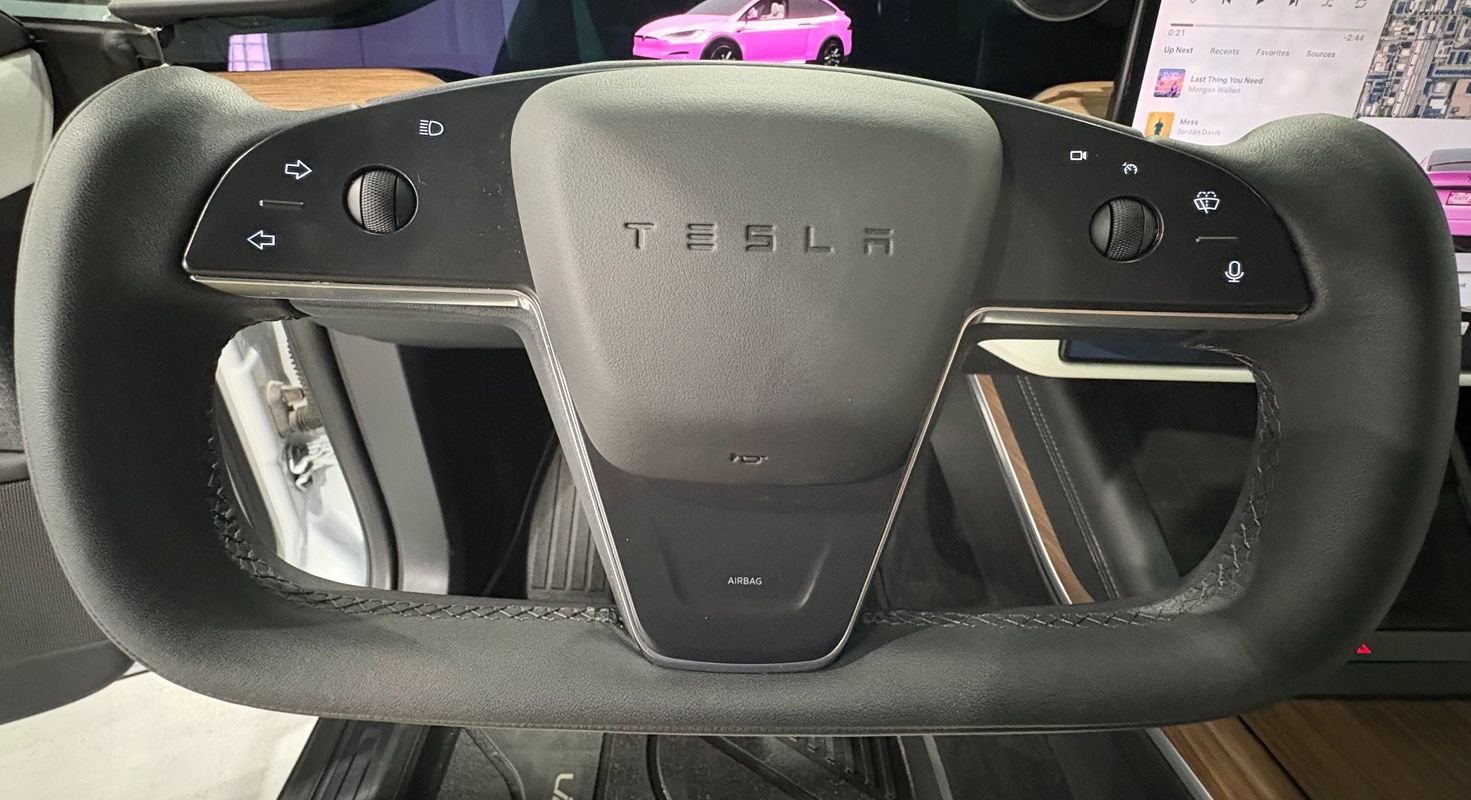 Used 2023 Tesla Model X AWD/4WD image 12