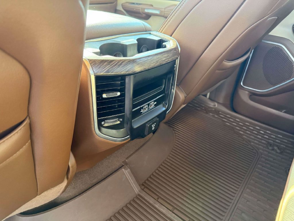 Used 2019 RAM 1500 Laramie AWD/4WD image 13