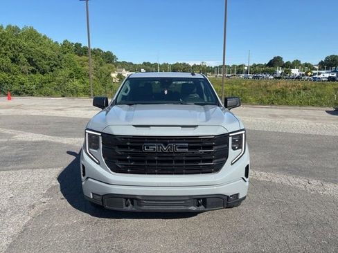 Used 2024 GMC Sierra 1500 Elevation w/ X31 Off-Road Package AWD/4WD image 2