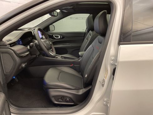 New 2026 Jeep Compass Trailhawk w/ Sun, Sound & Navigation Group image 18