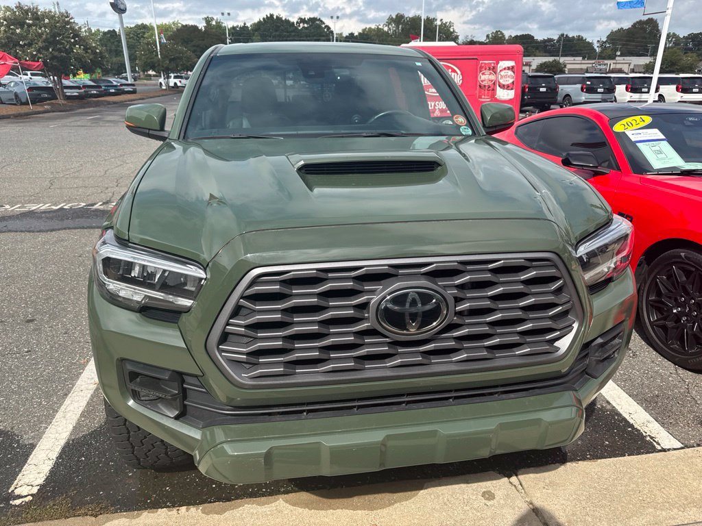 Used 2021 Toyota Tacoma TRD Sport w/ TRD Premium Sport Package AWD/4WD image 3
