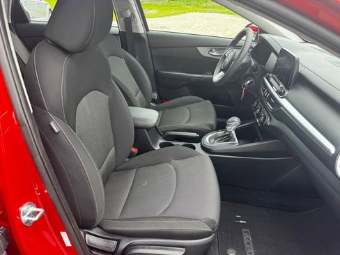 Used 2022 Kia Forte LXS FWD image 14