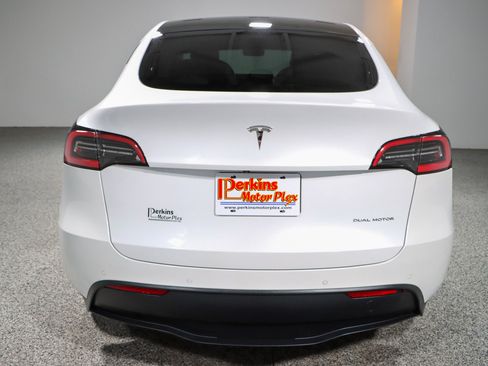 Used 2021 Tesla Model Y Long Range AWD/4WD image 8