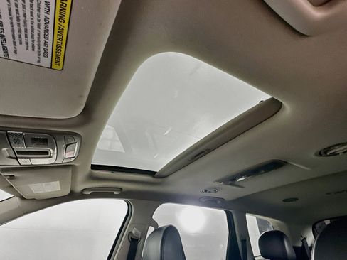 Used 2025 Kia Telluride S AWD/4WD image 27