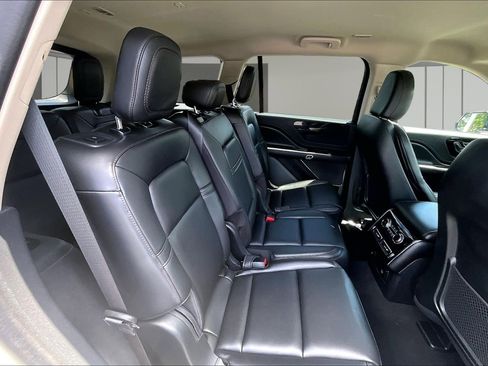 Used 2023 Lincoln Aviator 2WD image 25