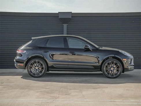 Certified 2025 Porsche Macan image 11