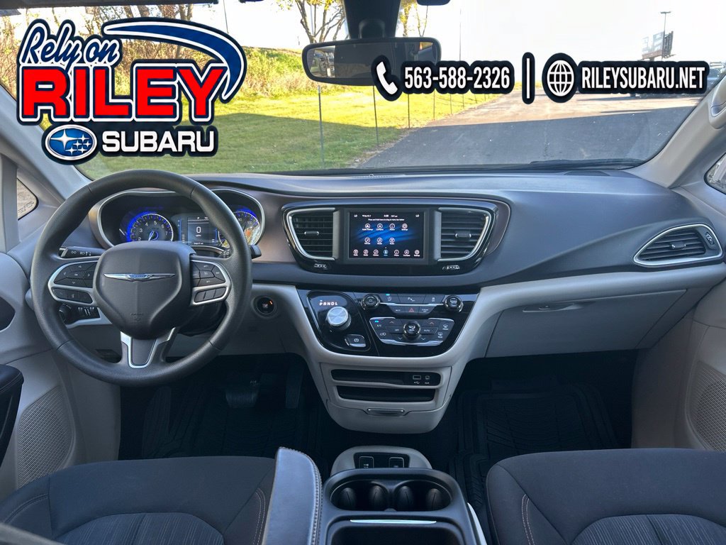 Used 2018 Chrysler Pacifica Touring Plus FWD image 20
