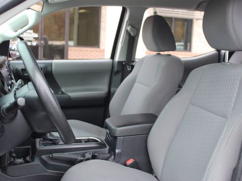 Used 2020 Toyota Tacoma SR image 13