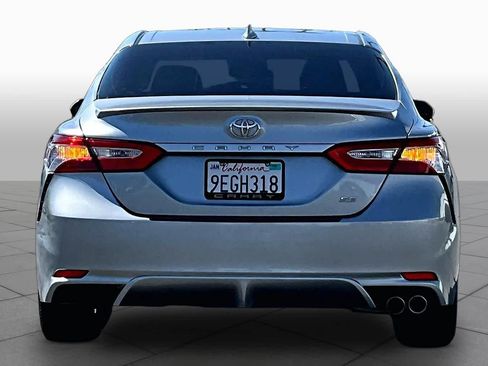 Used 2020 Toyota Camry SE w/ Convenience Package FWD image 4