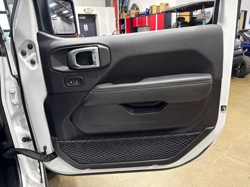 Used 2021 Jeep Gladiator Overland w/ Popular Equipment Package AWD/4WD image 76