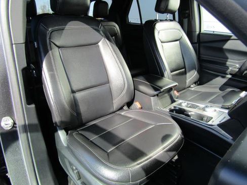 Used 2020 Ford Explorer XLT w/ Equipment Group 202A image 10