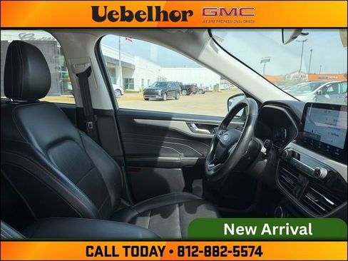 Used 2021 Ford Escape SEL image 2