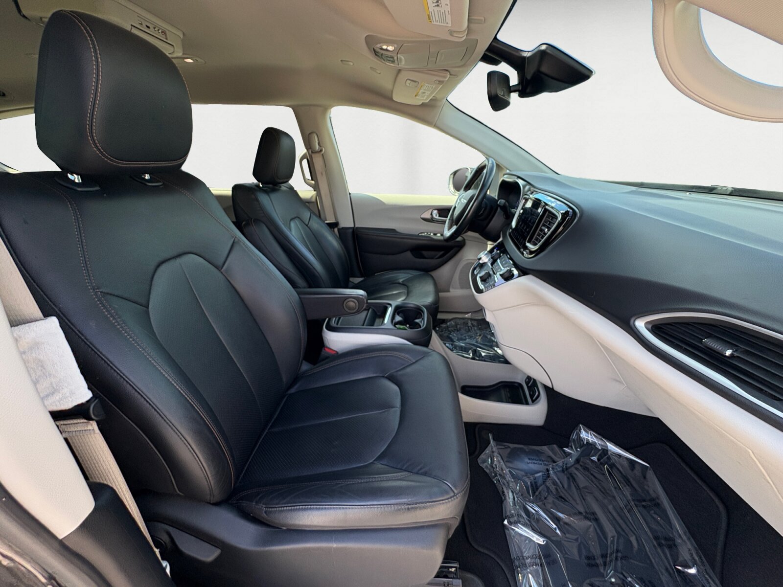 Used 2020 Chrysler Pacifica Touring-L w/ Advanced Safetytec Group FWD image 15