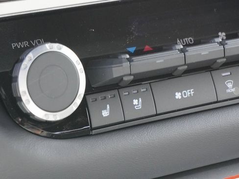 New 2025 Toyota Tundra Platinum image 31