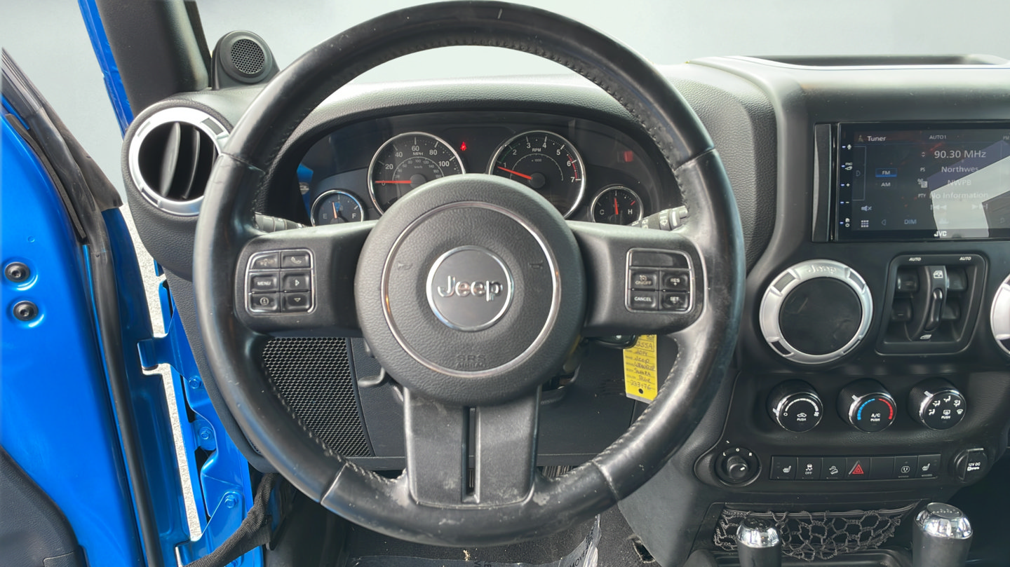 Used 2014 Jeep Wrangler Unlimited Sahara w/ Dual Top Group AWD/4WD image 14