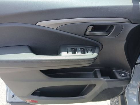 Certified 2025 Honda Ridgeline Sport image 8