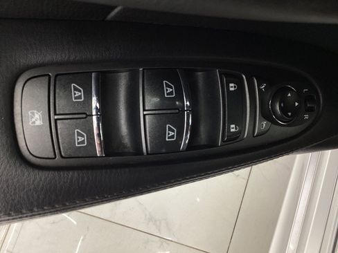 Used 2015 INFINITI Q70 3.7 image 38