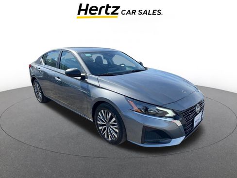 Used 2025 Nissan Altima 2.5 SV image 1