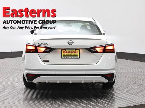 Used 2025 Nissan Altima 2.5 SV FWD image 6