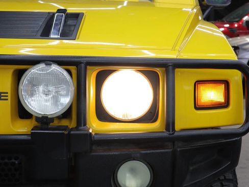 Used 2005 HUMMER H2 SUT w/ Preferred Equipment Group image 12