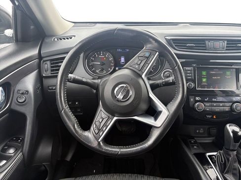 Used 2019 Nissan Rogue SV w/ Premium Package image 12