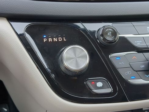 Used 2017 Chrysler Pacifica LX FWD image 27