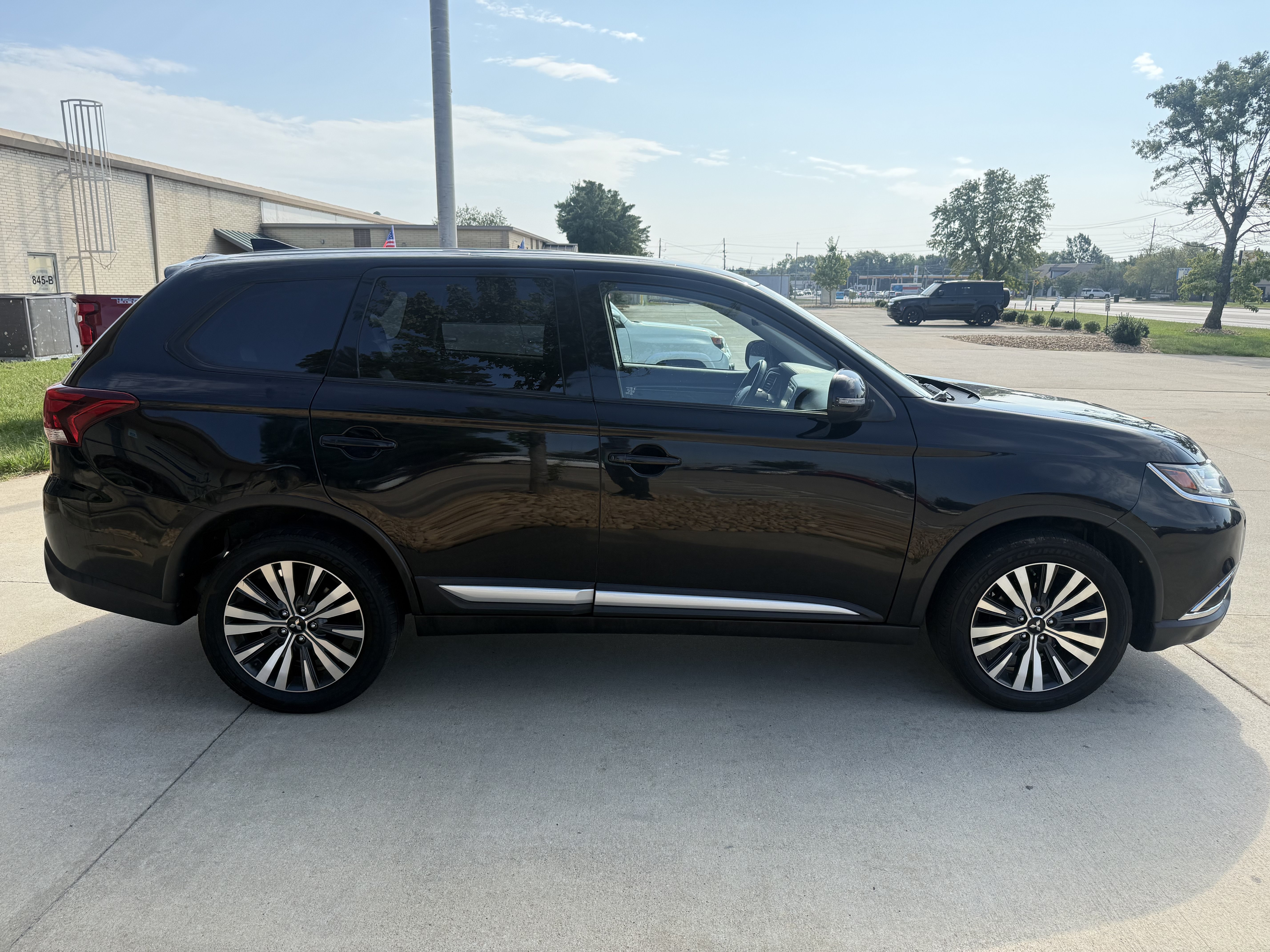 Used 2020 Mitsubishi Outlander SE AWD/4WD image 8