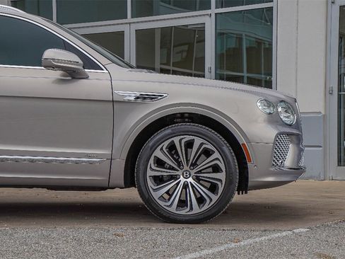 Certified 2024 Bentley Bentayga Extended Wheelbase image 10