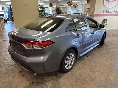 Used 2022 Toyota Corolla LE image 9