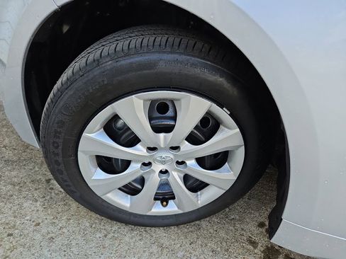 Used 2024 Toyota Corolla LE image 29