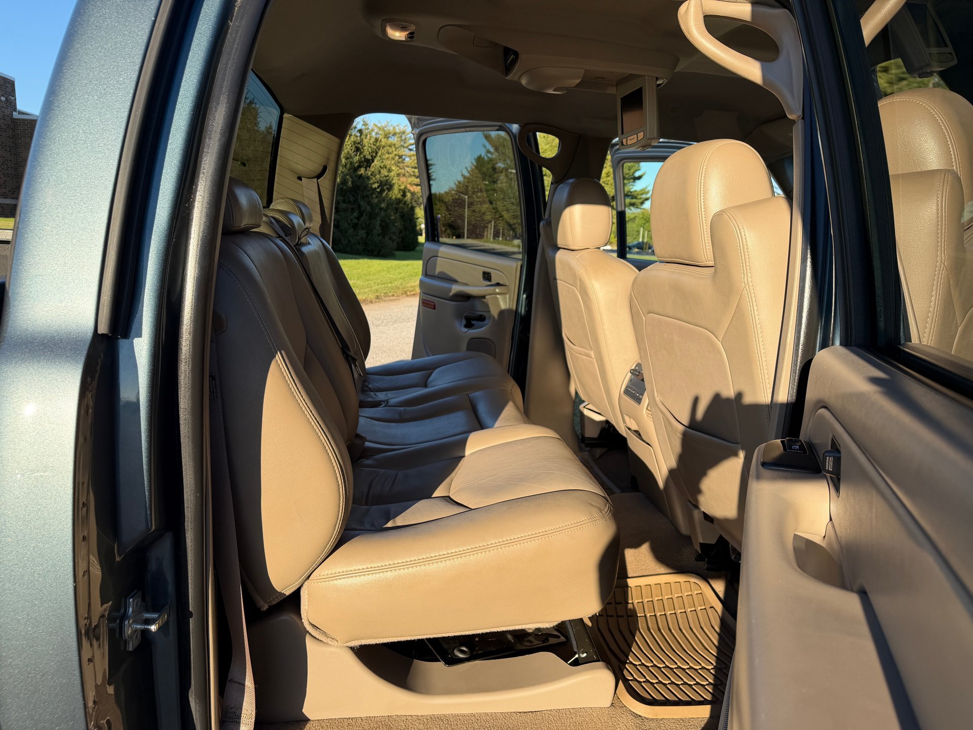 Used 2006 Chevrolet Silverado 3500 LT w/ Heavy-Duty Power Package AWD/4WD image 36