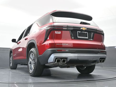 Used 2024 Chevrolet Traverse LT image 61