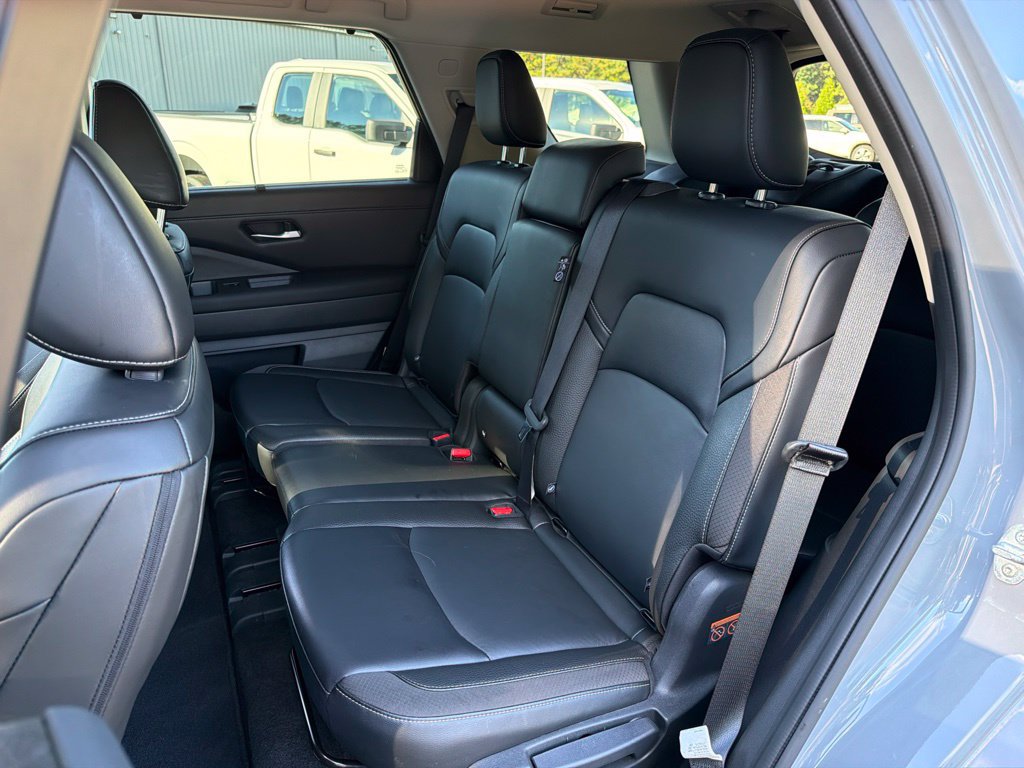 Used 2024 Nissan Pathfinder SL AWD/4WD image 19
