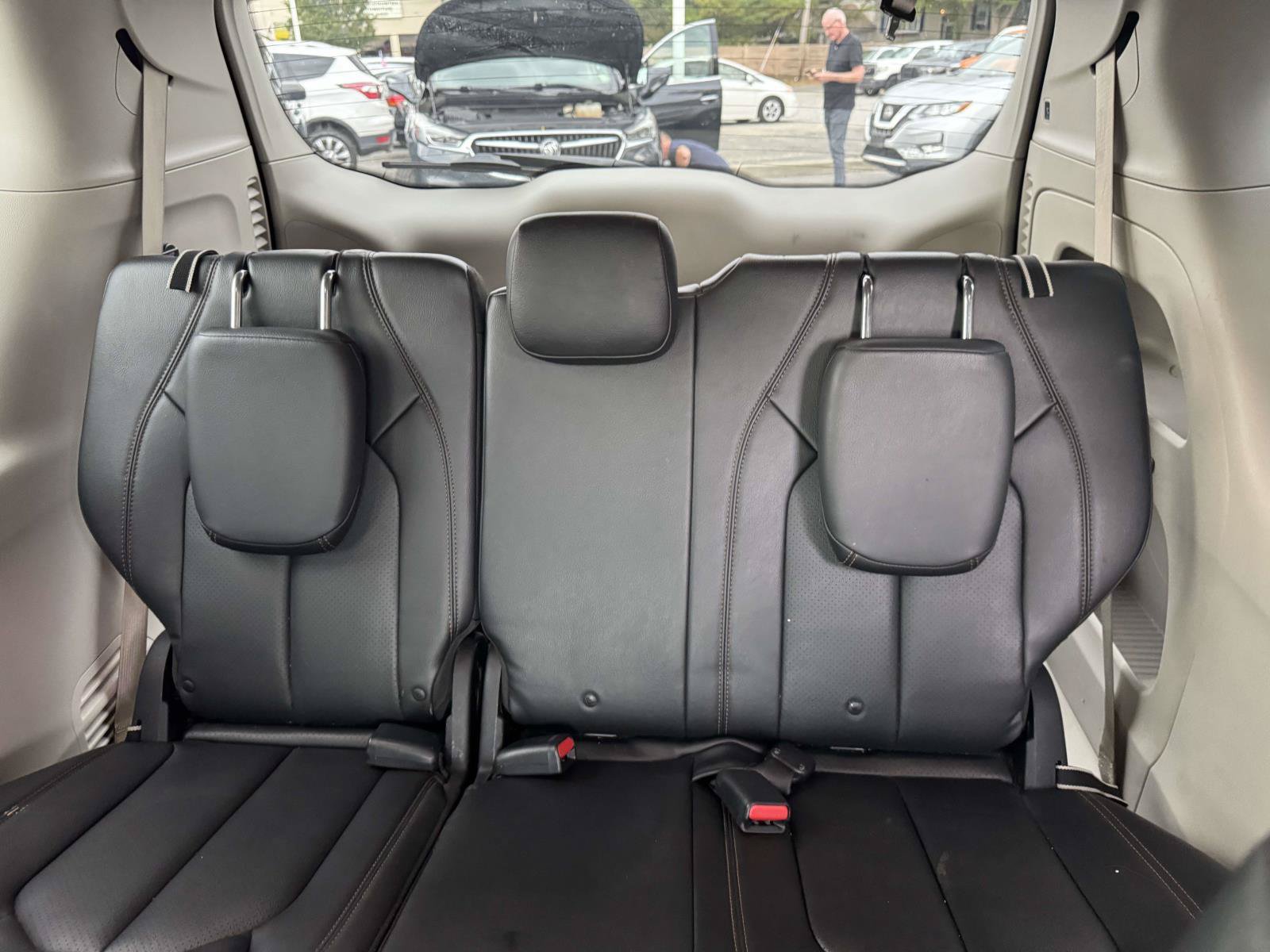 Used 2018 Chrysler Pacifica Touring-L Plus FWD image 10