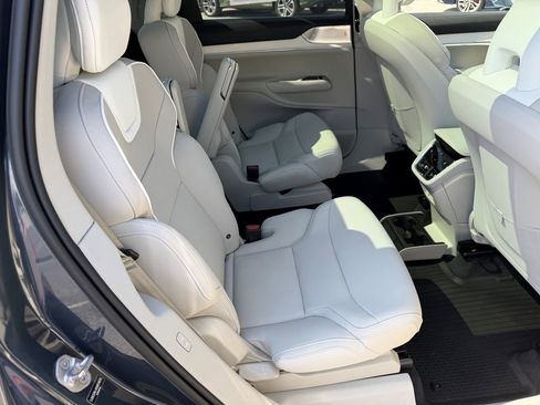 Used 2025 Volvo EX90 Ultra AWD/4WD image 19
