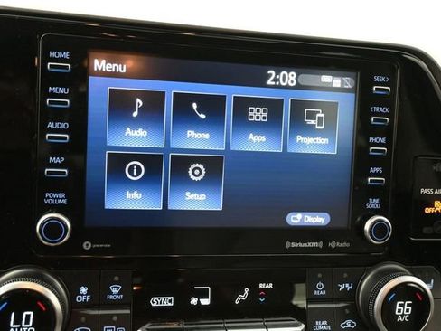 Used 2021 Toyota Highlander XLE FWD image 11